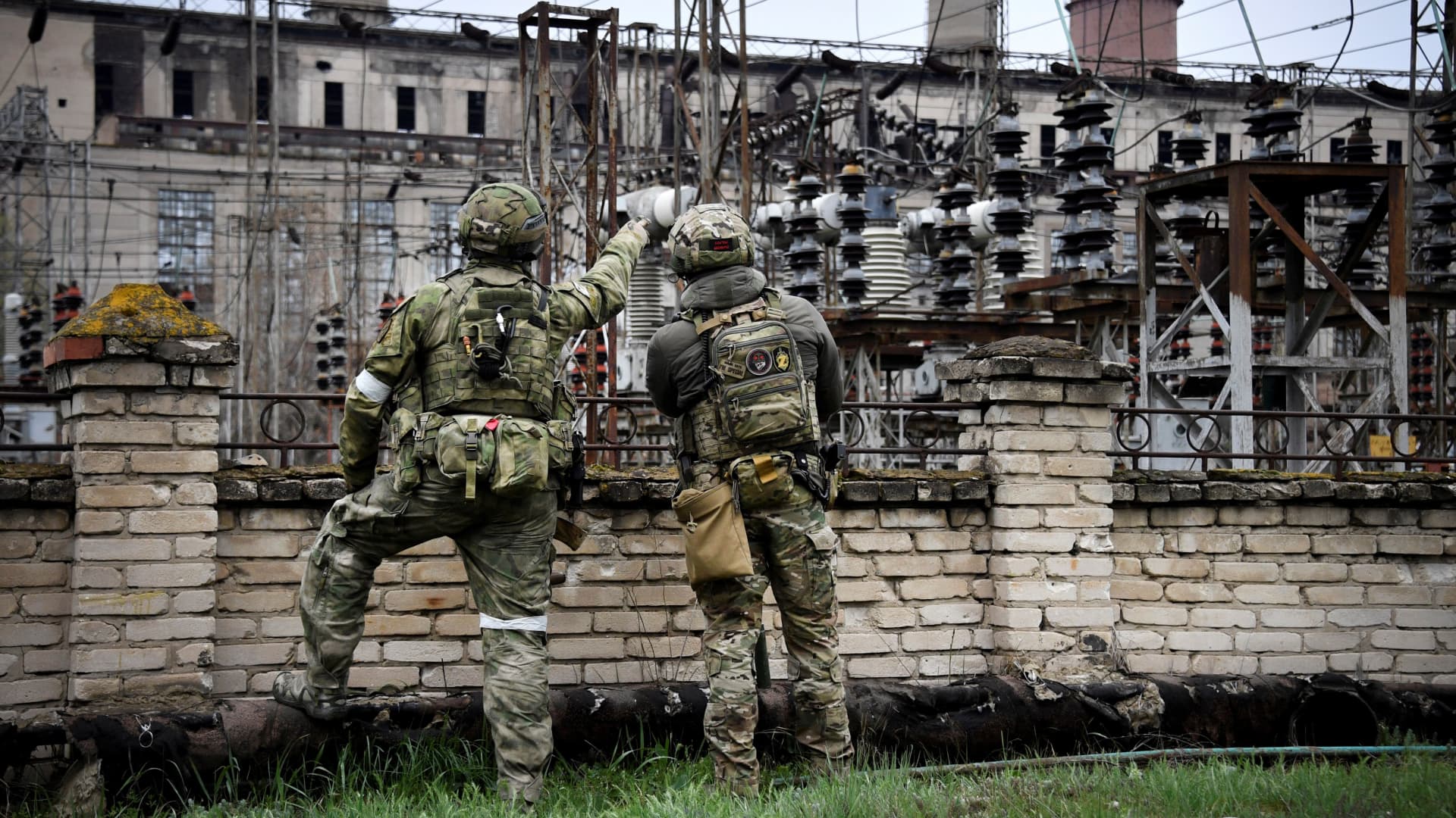 In this picture taken on April 13, 2022, Russian soldiers stand guard at the Luhansk power plant in the town of Shchastya. - *EDITOR'S NOTE: This picture was taken during a trip organized by the Russian military.*