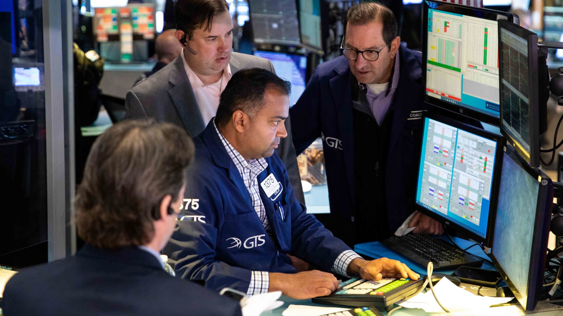 Traders on the floor of the NYSE, April 14, 2022.