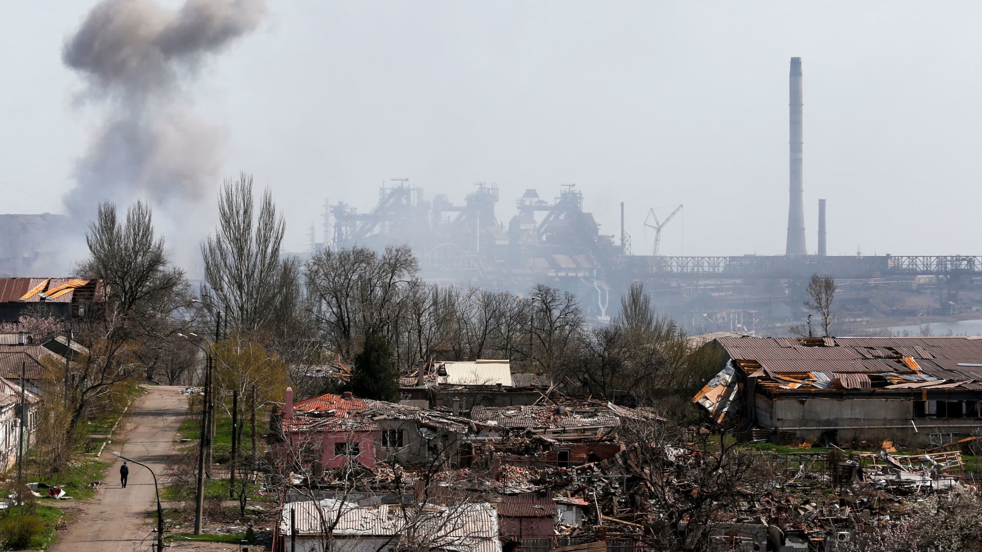 Russia sets new deadline for Mariupol surrender; Ukraine troops there facing ‘last days if not hours’ – CNBC