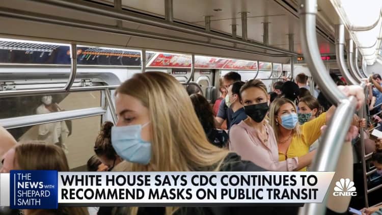CDC continues to recommend masks on public transit