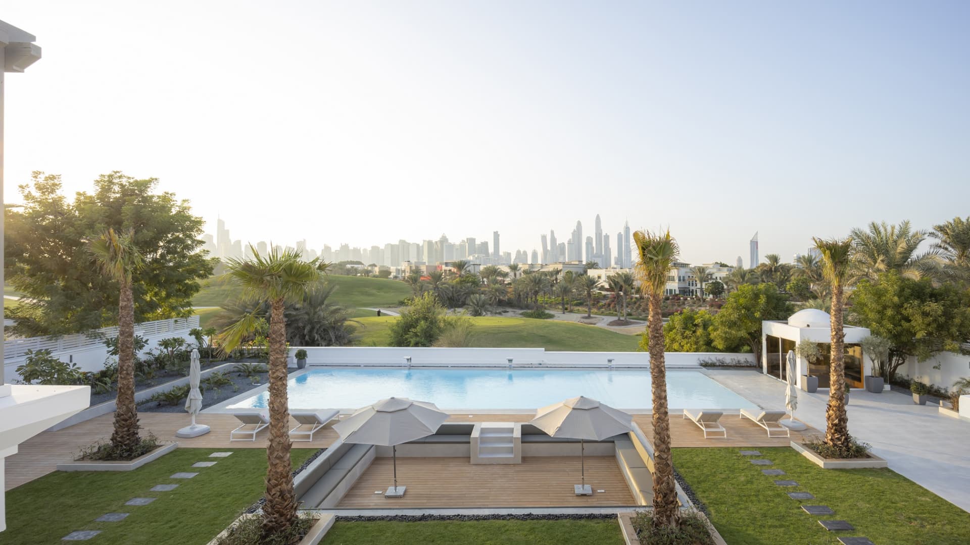 تعد إيجارات العطلات في جميع أنحاء الشرق الأوسط مربحة من خلال “سياحة الانتقام”