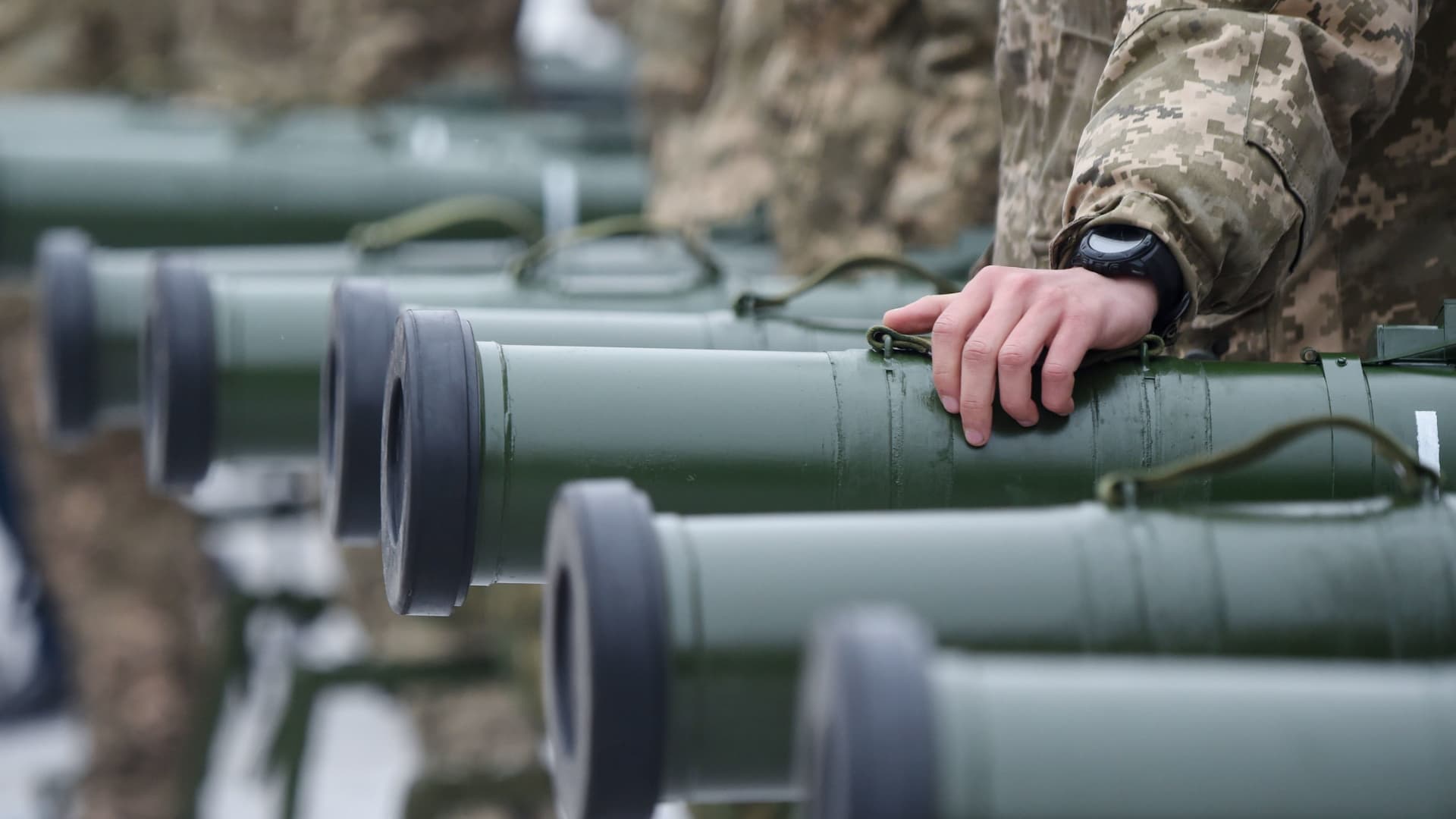 Ukrainian servicemen taking part in the armed conflict with Russia-backed separatists in Donetsk region of the country attend the handover ceremony of military heavy weapons and equipment in Kiev on November 15, 2018.