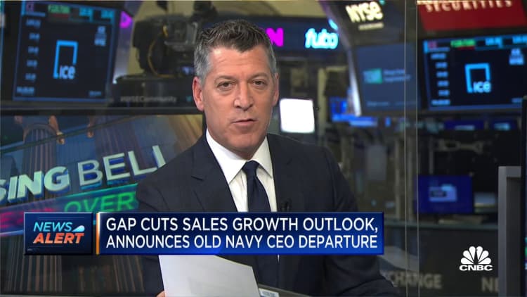 Gap shares fall after company cuts growth outlook, announces Old Navy CEO departure
