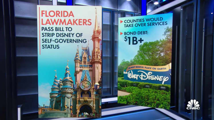 Bitva mezi Floridou a Disney by mohla stát daňové poplatníky více než 1 miliardu dolarů