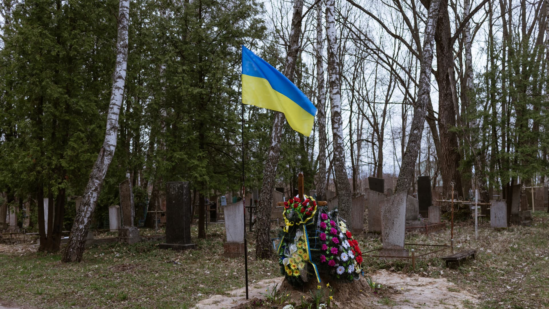 A grave with a wreath and a Ukrainian flag in Chernihiv, Ukraine on April 16, 2022. As many as 9,000 people may be buried in a mass grave in a village outside the city of Mariupol, Ukrainian officials said, NBC News reported.