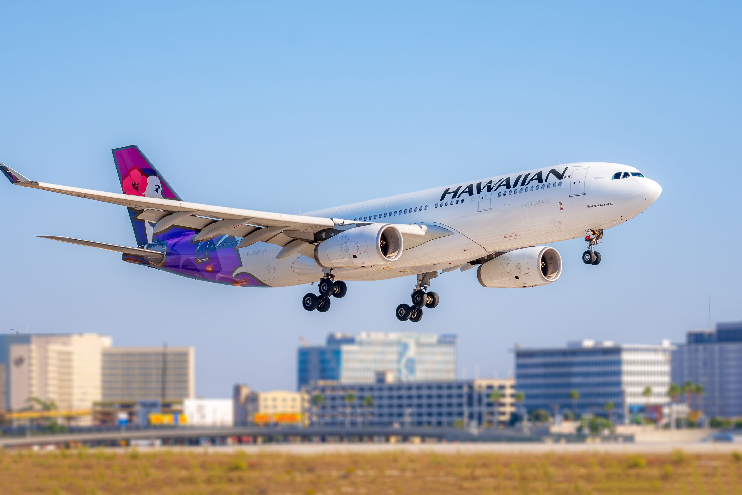 Turbulent Hawaiian Airlines flight seriously injures 11 people