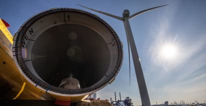 The world's largest offshore wind farm produces its first power