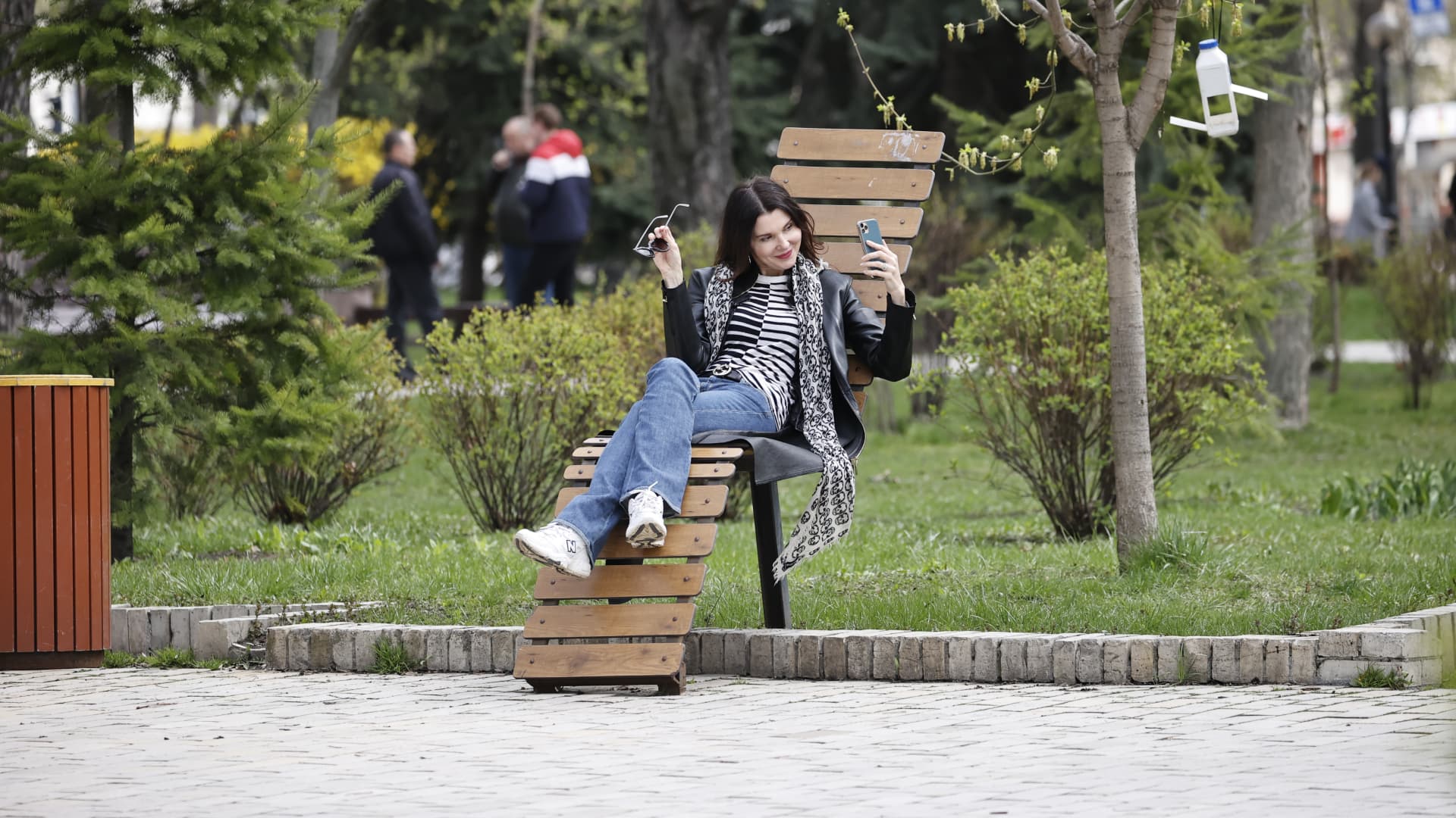 KYIV, UKRAINE - APRIL 25: Residents of the Ukrainian capital Kyiv can walk freely in the streets and at the city's park enjoying a beautiful spring day after weeks of Russian attacks on April 25, 2022.. (Photo by Dogukan Keskinkilic/Anadolu Agency via Getty Images)