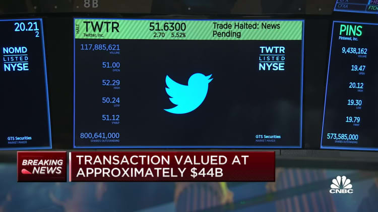 Twitter's sale suggests earnings aren't going to be great, says Axios' Primack