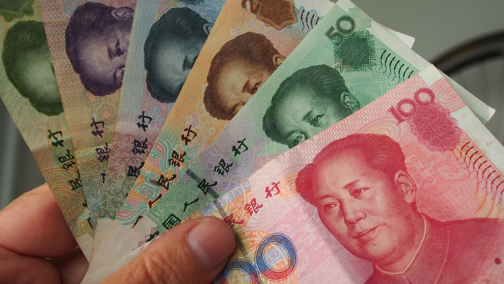 The central bank is trying to slow down the weakening of the yuan against the US dollar