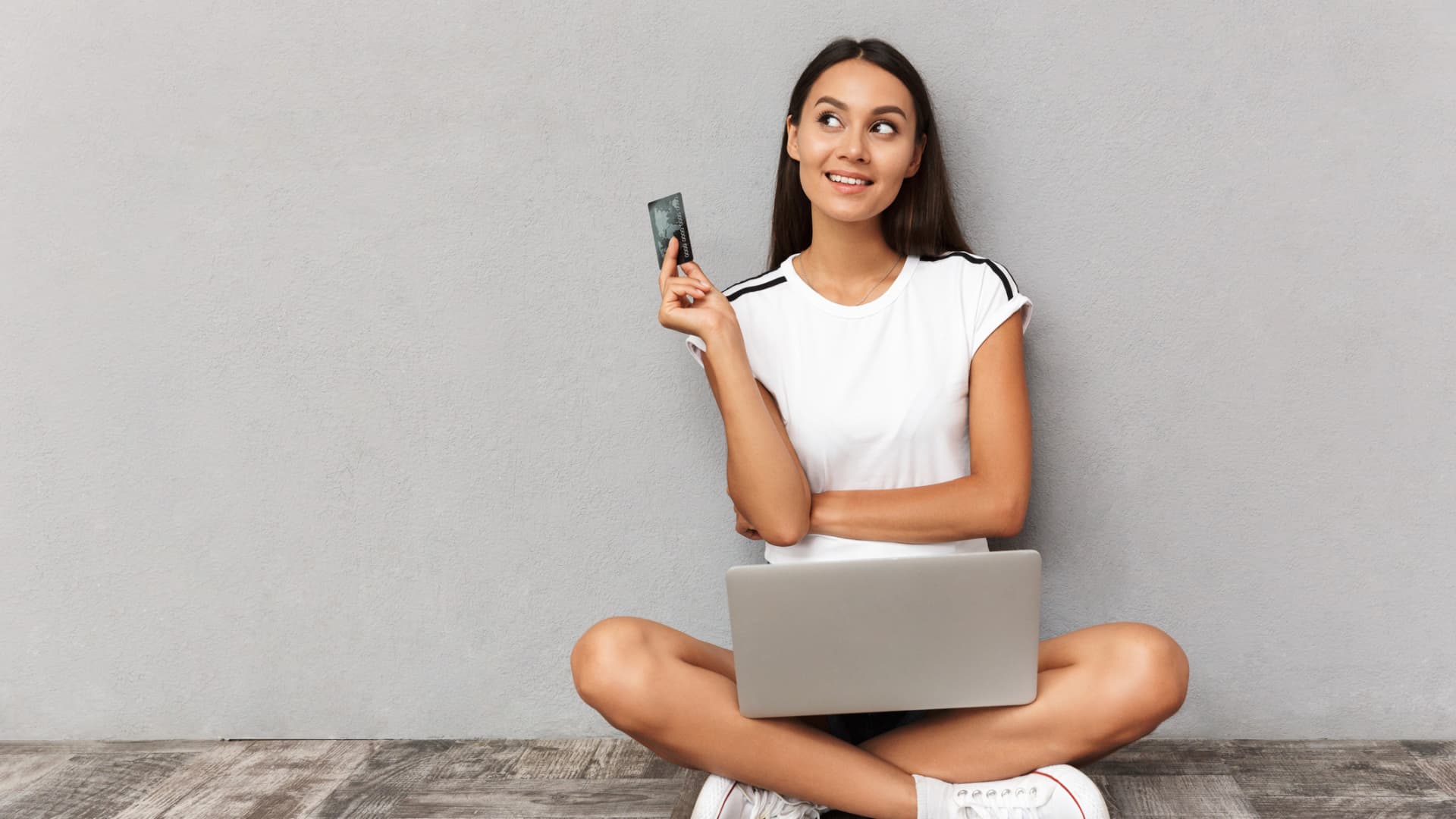 6 Best Credit Cards For 18-Year-Olds of 2024