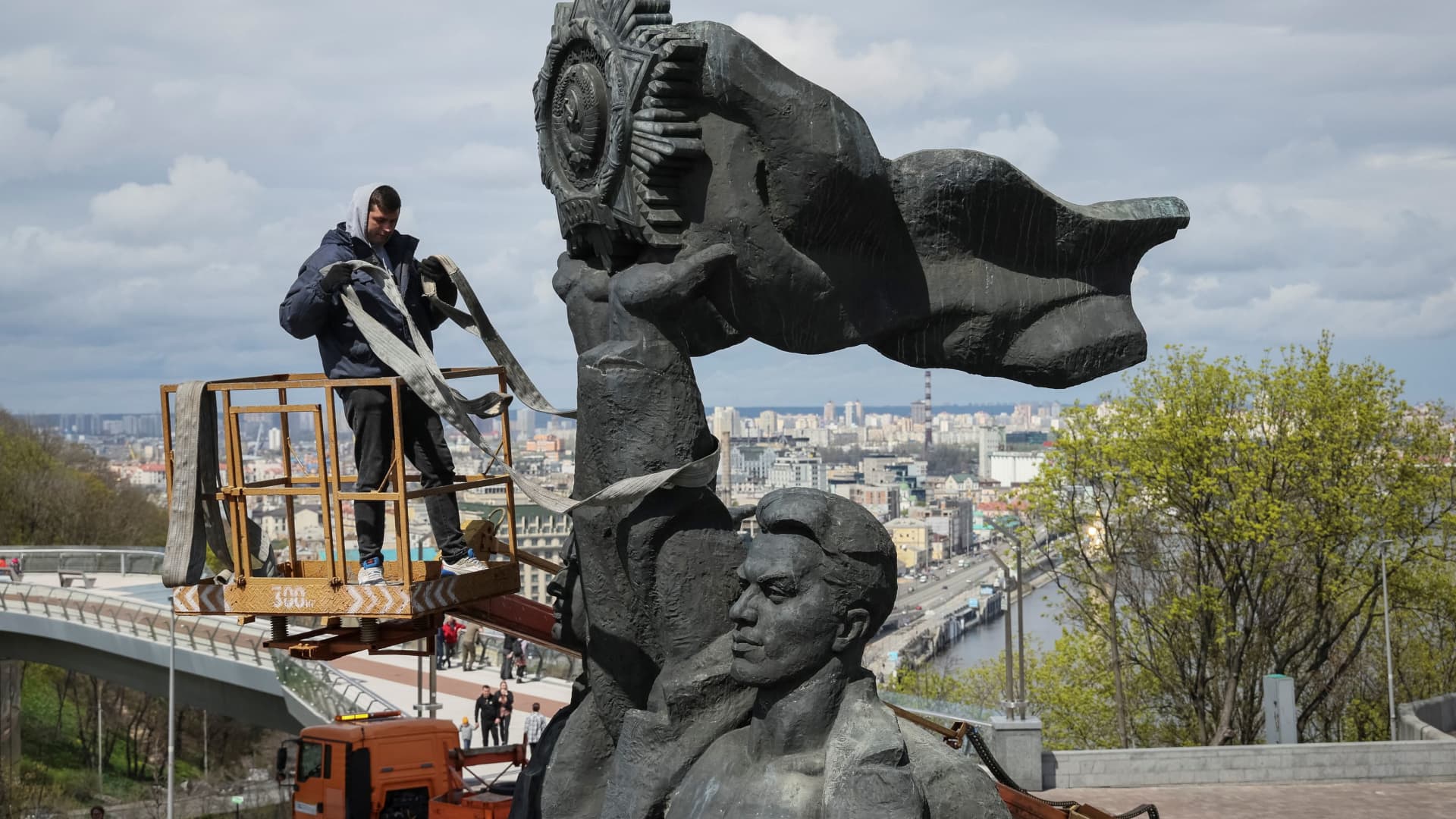A Soviet monument to a friendship between Ukrainian and Russian nations is seen during its demolition, amid Russia's invasion of Ukraine, in central Kyiv, Ukraine April 26, 2022. 