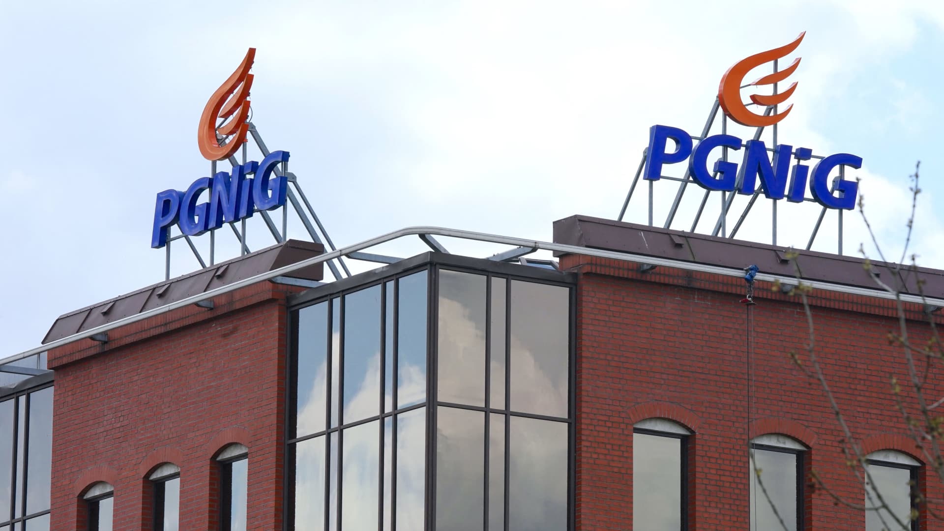 A photo taken on April 27, 2022 shows the logo of Polish state-controlled gas utility company PGNiG at the company's headquarters in Warsaw.
