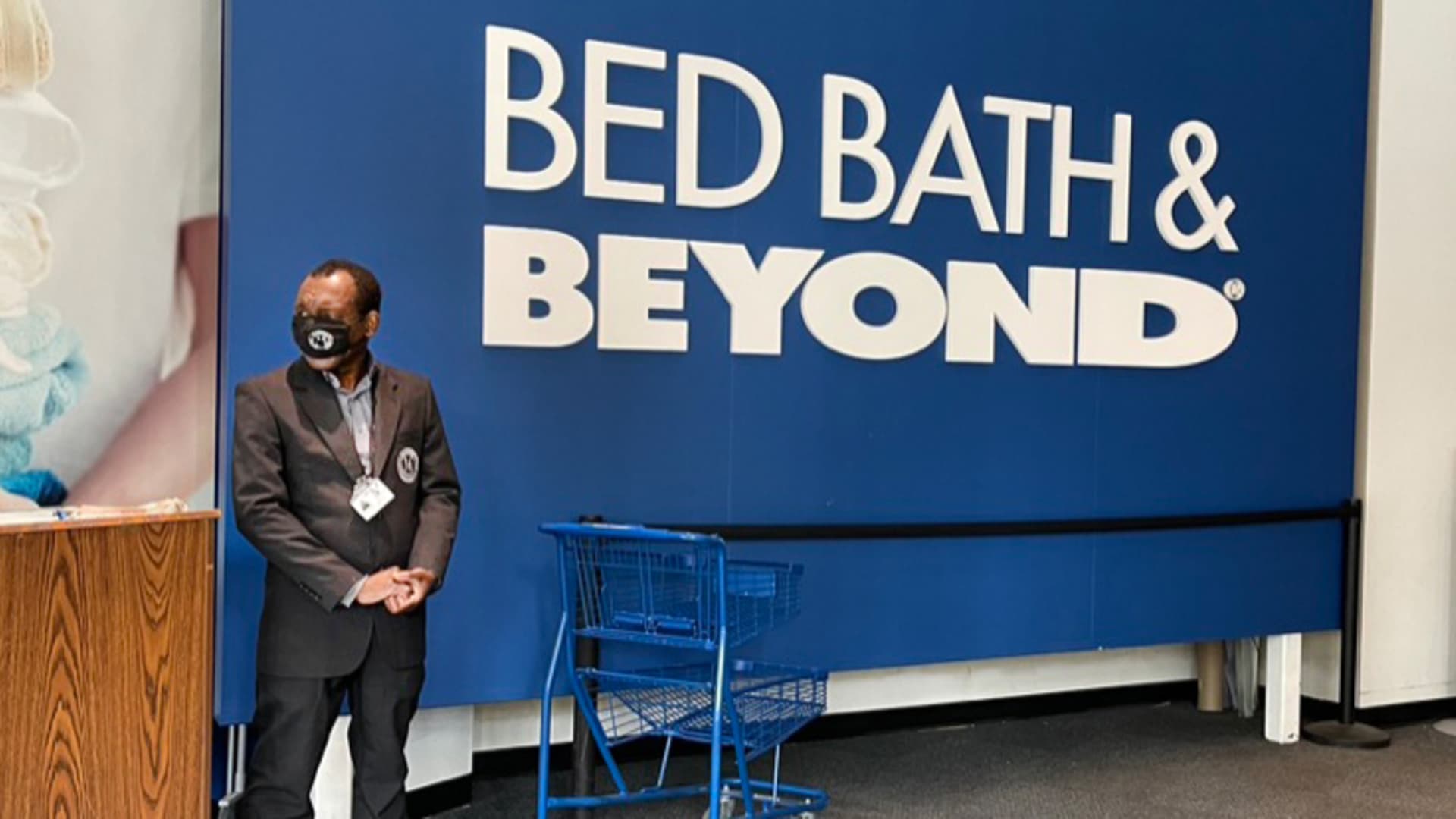 Surging Bed Bath & Beyond shares downgraded by Baird on ‘latest meme stock frenzy’