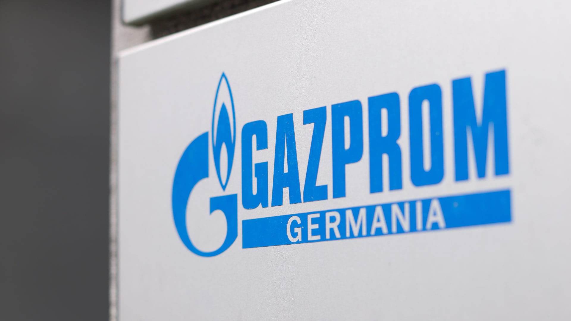 The EU has decided to keep paying for Russian gas in dollars and euros to Gazprombank and then the institution converts it to rubles when sending the money to Gazprom. This is after Russia's gas firm decided to cut supplies to Poland and Bulgaria for not paying for the commodity in rubles.
