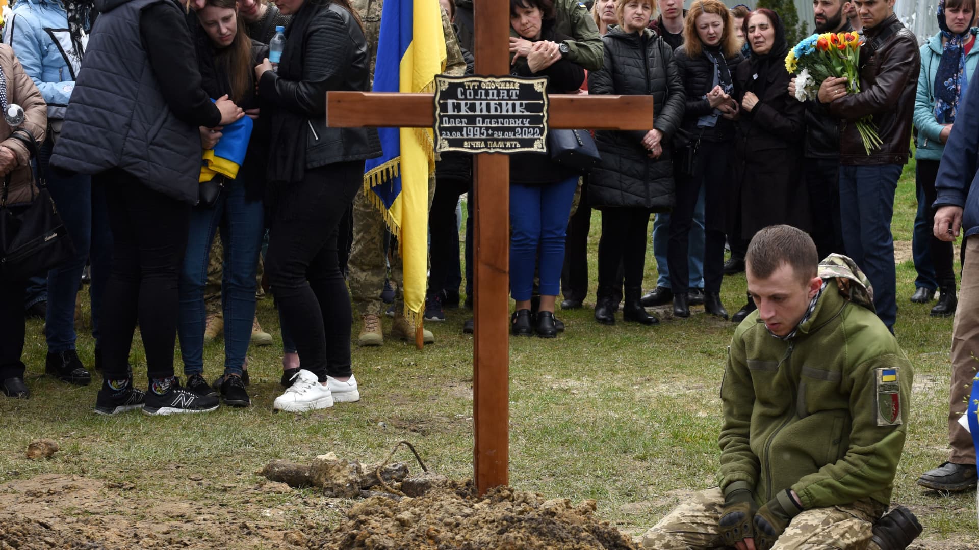 Relatives and friends attend the funeral of Ukrainian serviceman Oleh Skybyk, killed during Russia's invasion of Ukraine, at Lychakiv cemetery in the western Ukrainian city of Lviv on April 28, 2022.