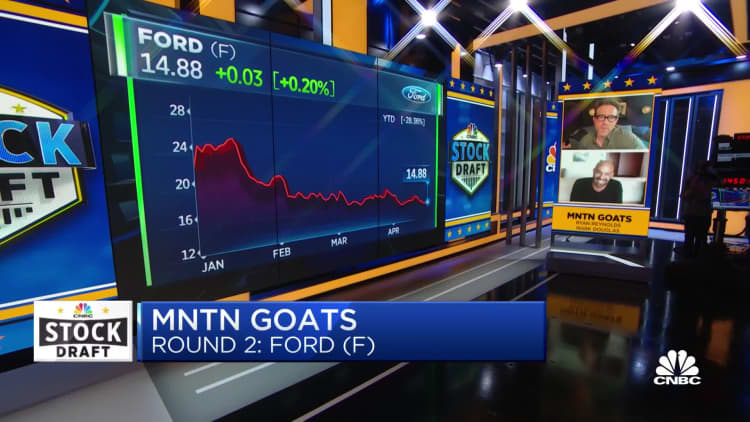 Mntn Goat's Mark Douglas & Ryan Reynolds pick Ford in round 2 of CNBC's Stock Draft