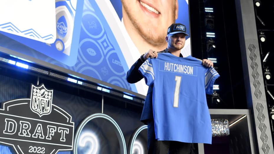 NFL Draft pick Aidan Hutchinson's mom sewed him a special jacket