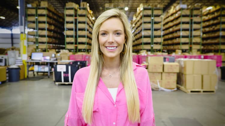 This 34-year-old was residing on ,000 a 12 months ready tables. Now she runs a 0,000 on-line enterprise