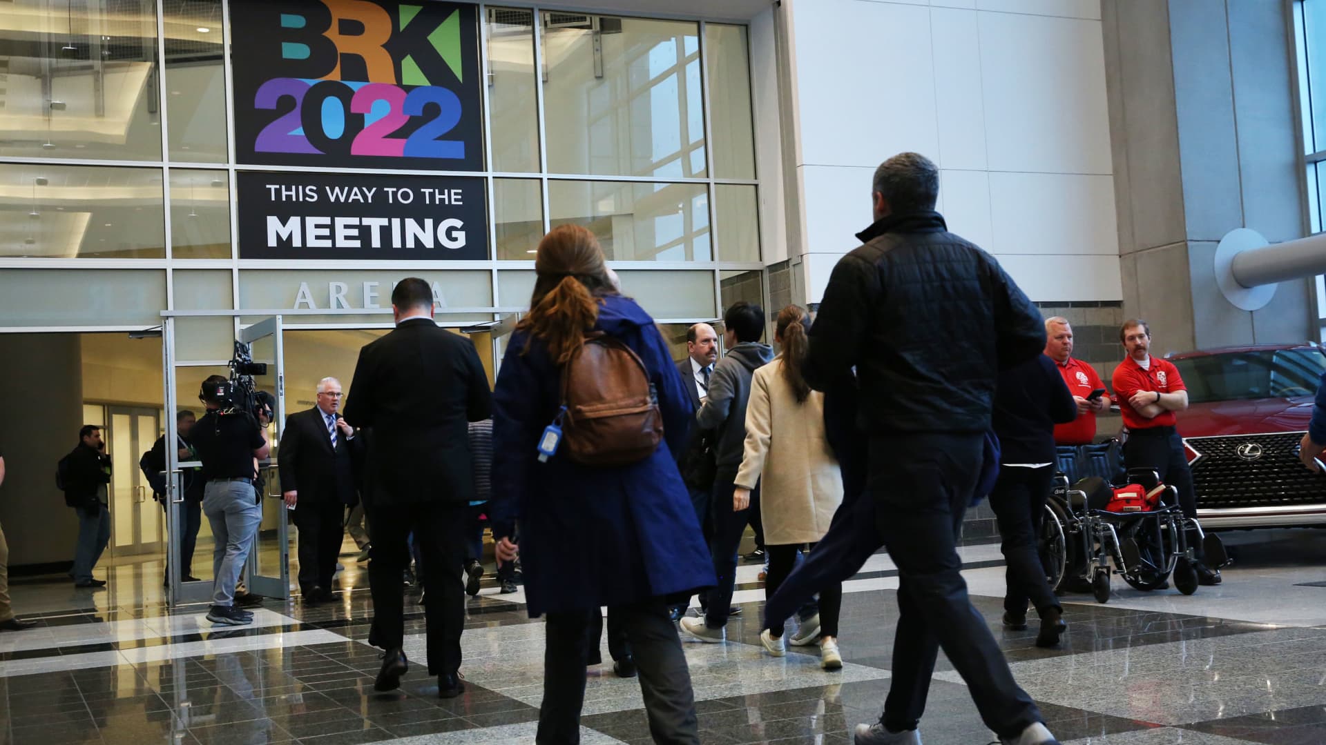 People enter the Berkshire Hathaway Shareholders Meeting in Omaha, Nebraska, April 30, 2022.