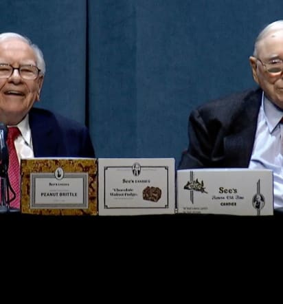 4 lessons for success from Berkshire shareholders' best Buffett, Munger stories