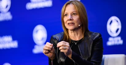 GM initiates buyback, boosts dividend and reinstates 2023 guidance