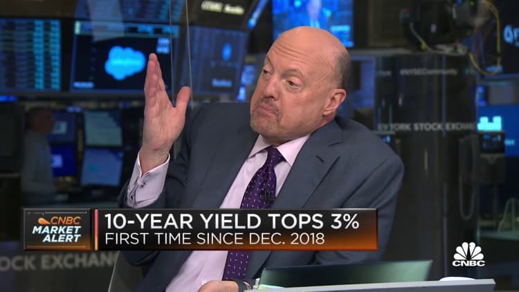 Jim Cramer defends Fed Chair Powell's efforts against inflation: 'He may figure this out'