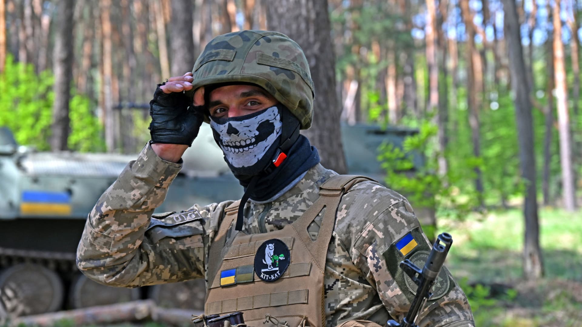 A Ukrainian serviceman looks over during an exercise not far from the second largest Ukrainian city of Kharkiv on April 30, 2022.
