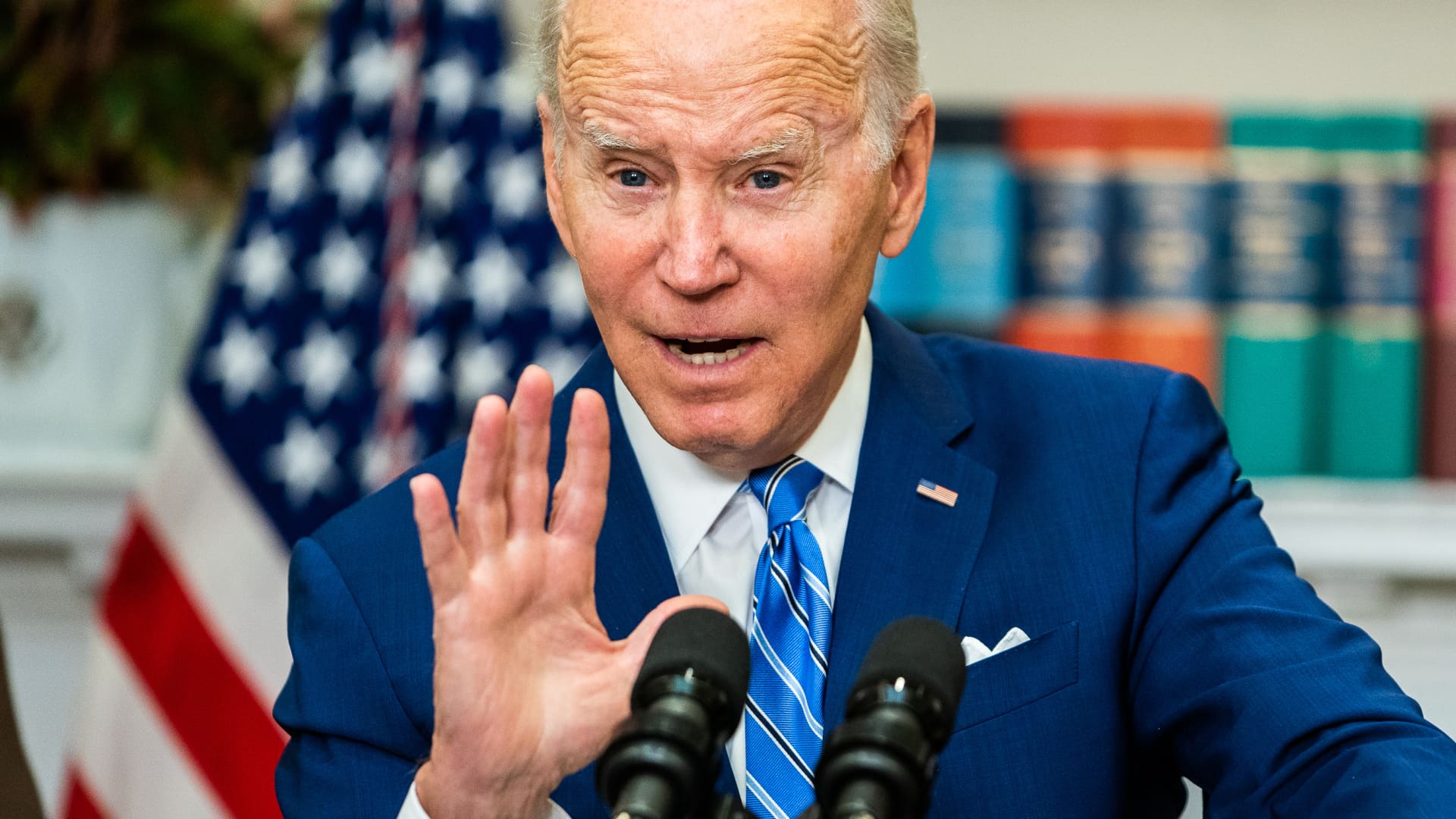 Starbucks criticizes Biden’s visit with union leaders, asking for a meeting in the White House