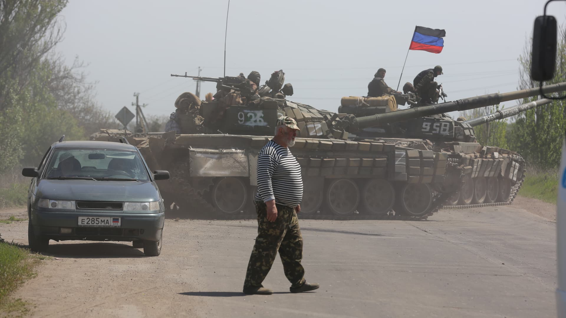 Tanks of the DPR army move on the road during several dozen Ukrainian civilians, who had been living in the bomb shelters of the Azovstal plant for more than a month, being evacuated in Mariupol, Ukraine on May 06, 2022.