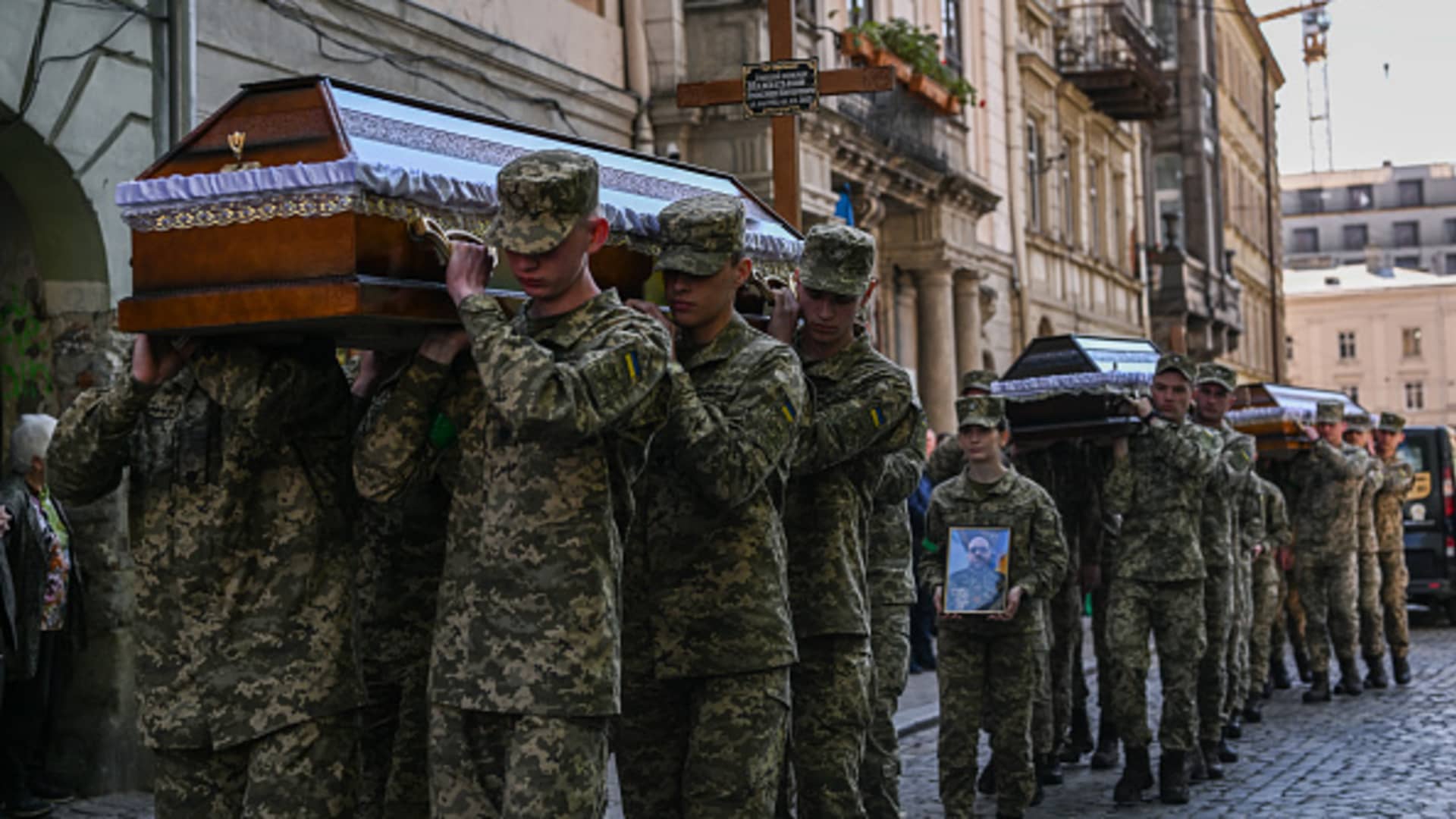 Ukrainian soldiers carry the coffins of Yuri Samofalov, Yuriy Varyanytsya and Alexander Malevsky, 3 Ukrainian soldiers who fallen during the fights against Russia as they arrive at the Church of the Most Holy Apostles Peter and Paul in Lviv, Ukraine on May 06, 2022.
