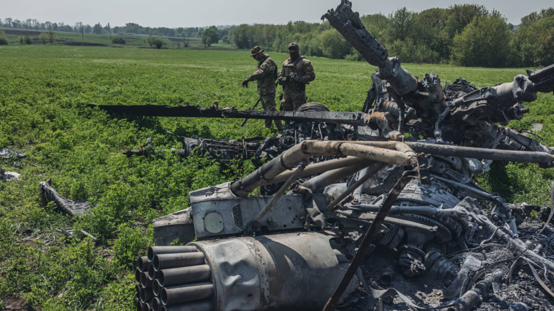 KHARKIV, UKRAINE - MAY 8: Ukrainian soldiers in a downed Russian helicopter in the outskirts of Kharkiv, Ukraine, 8 May 2022 (Photo by Diego Herrera Carcedo/Anadolu Agency via Getty Images)
