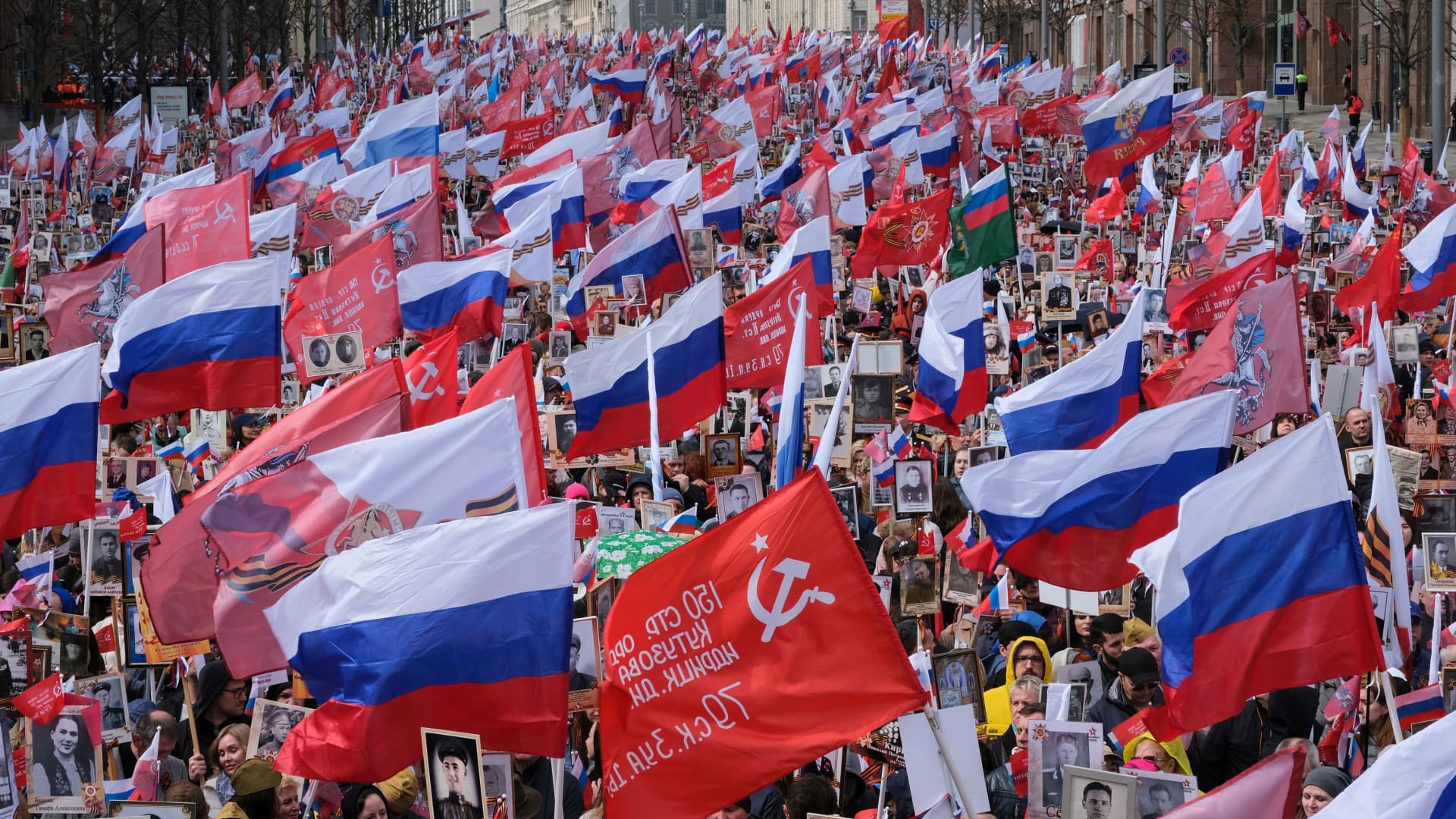Participants carry flags and portraits of people, including Red Army soldiers, during the Immortal Regiment march on Victory Day, which marks the 77th anniversary of the victory over Nazi Germany in World War Two, in Moscow, Russia May 9, 2022. 