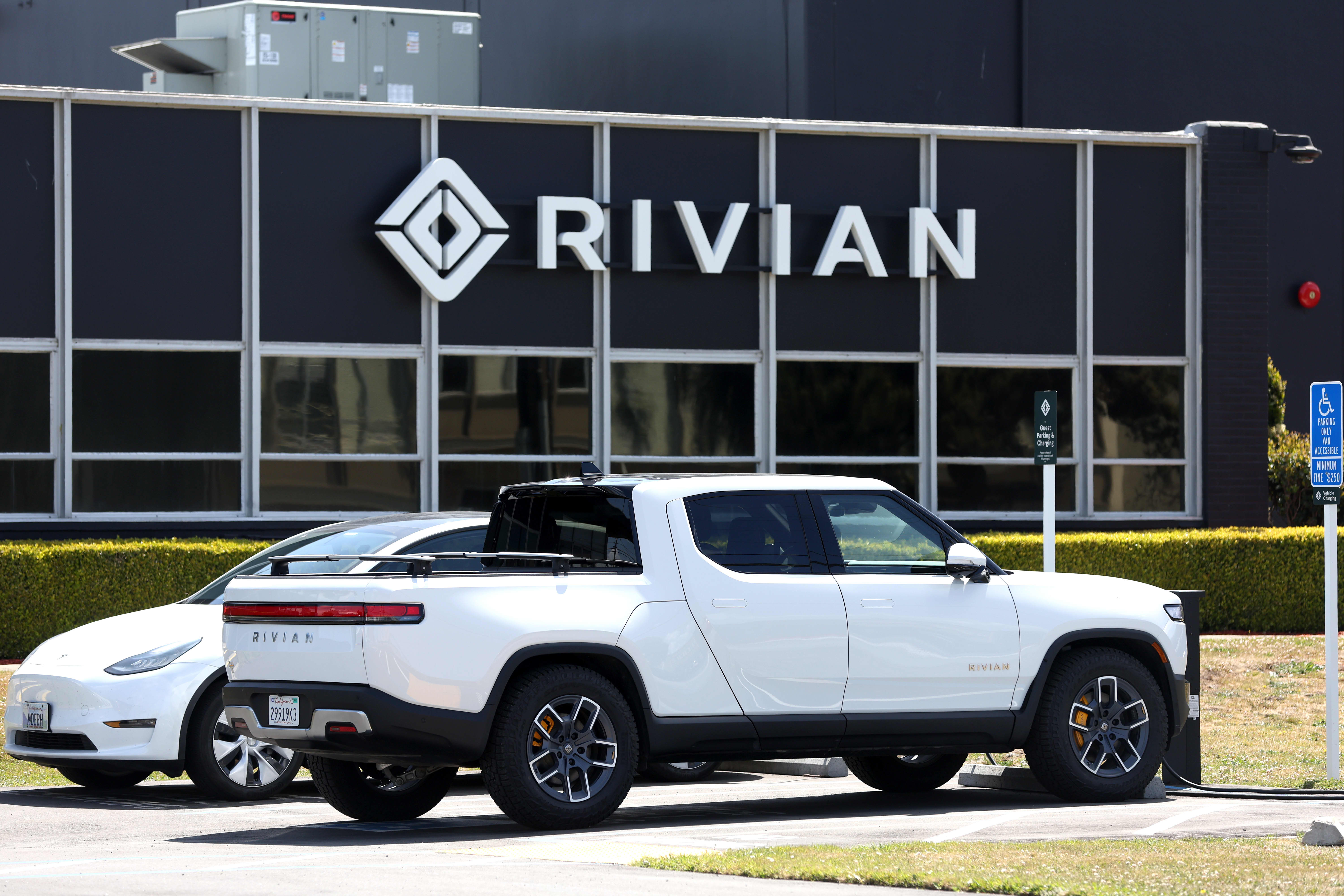 Overcome Charging Issues w/ an Electric Vehicle - Experienced By One Customer & Resolved Quickly by Rivian Service Center