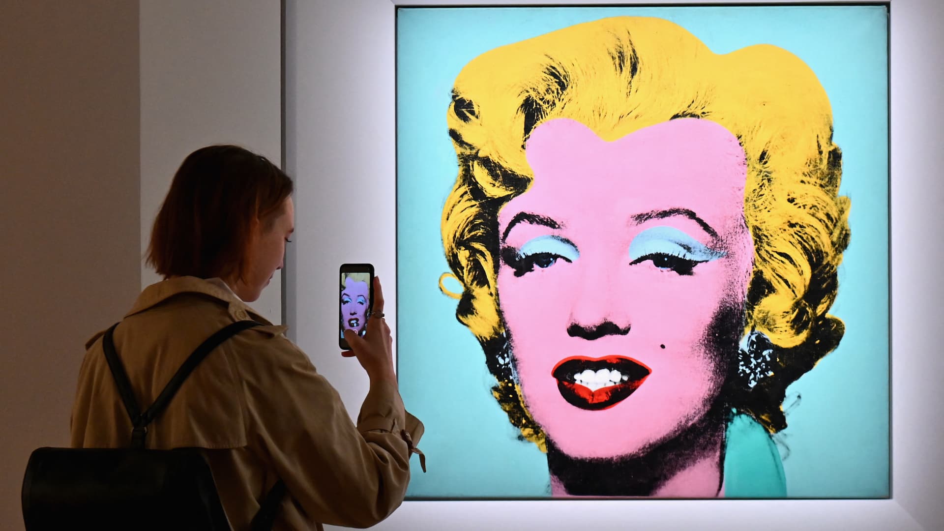 Andy Warhol’s ‘Marilyn’ sells for 5 million, units American document