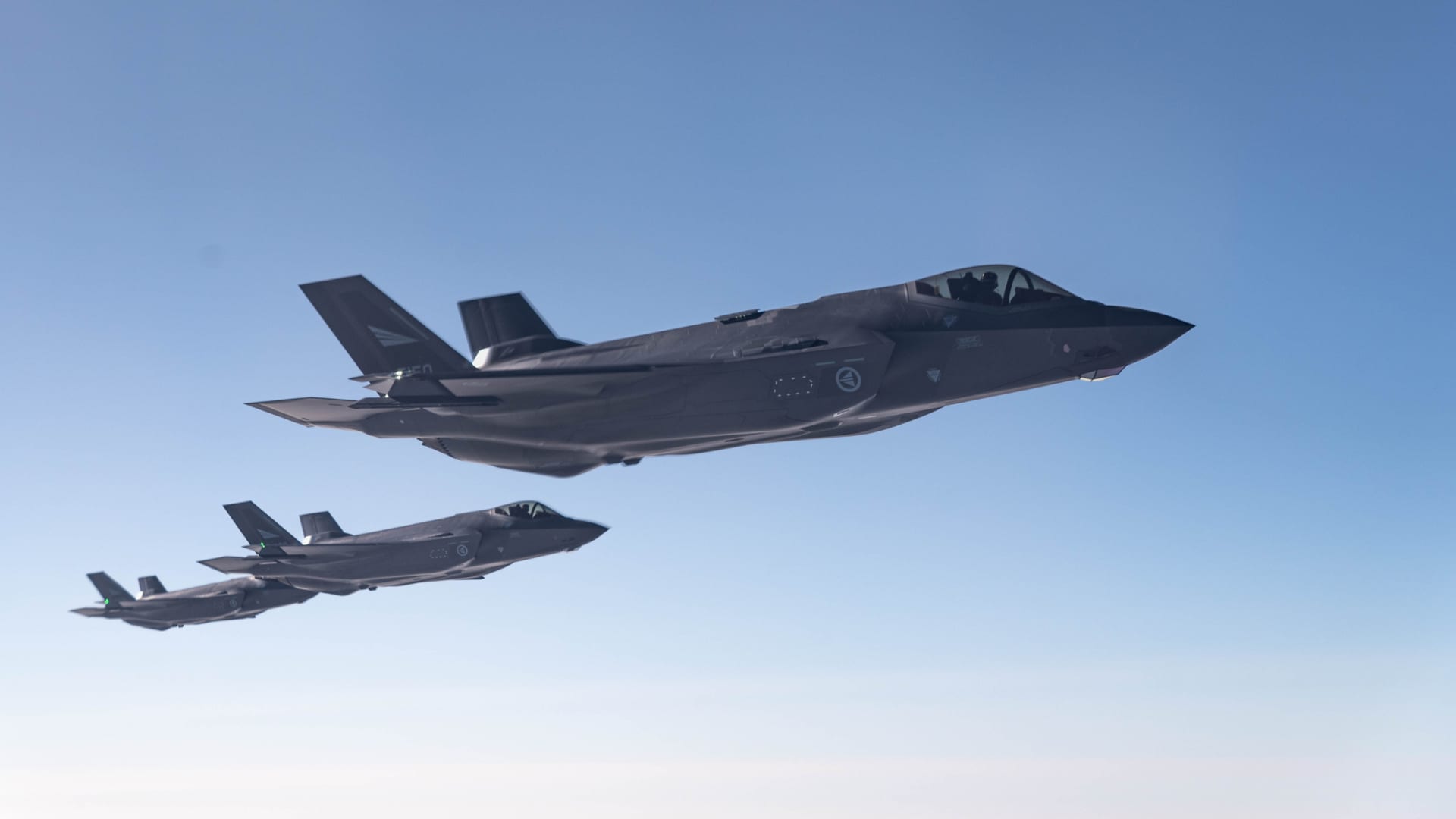 Norwegian F-35 in close formation.