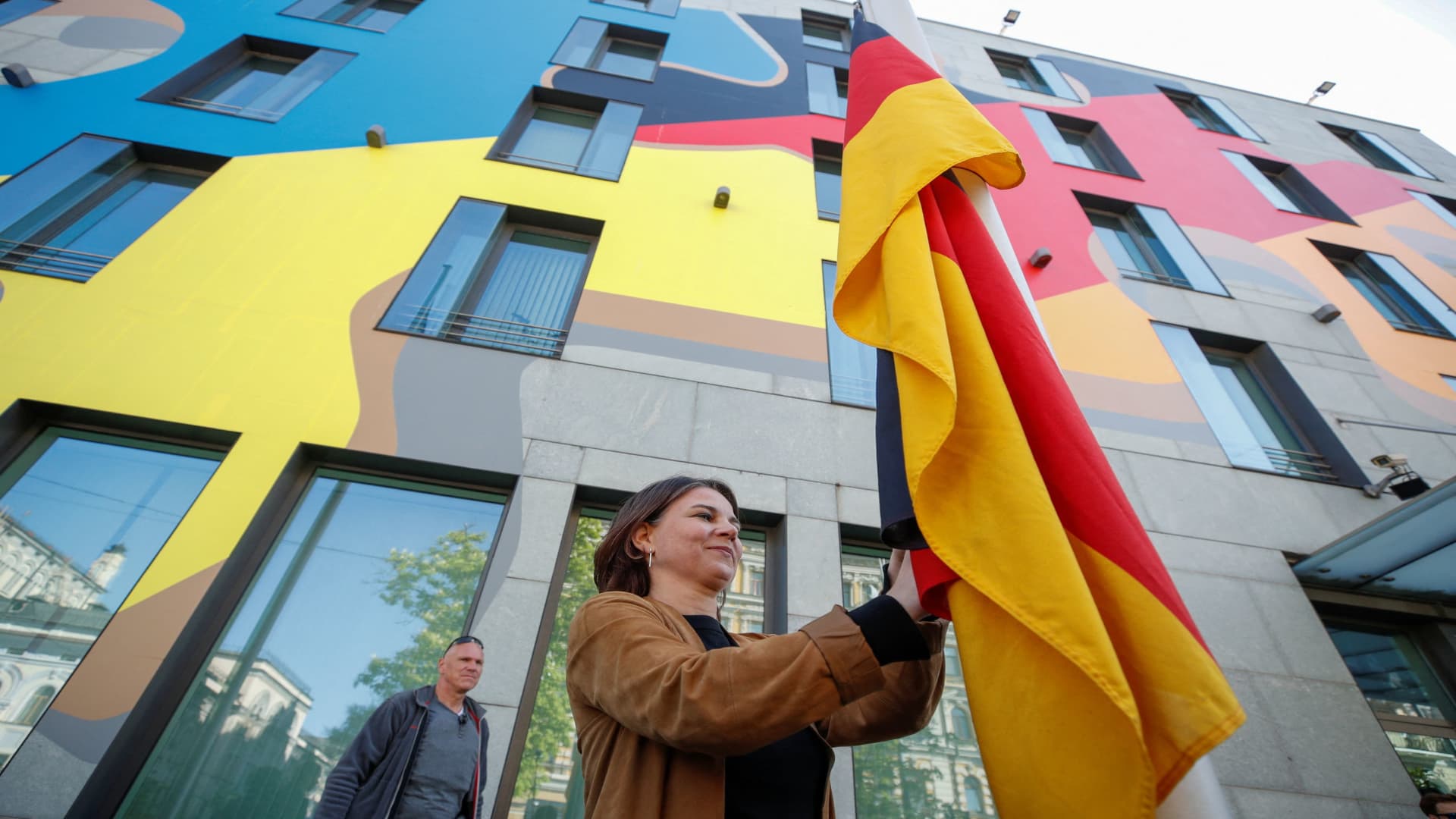 German Foreign Minister Annalena Baerbock raises the national flag outside the German embassy, as Russia's attack on Ukraine continues, in Kyiv, Ukraine May 10, 2022. 