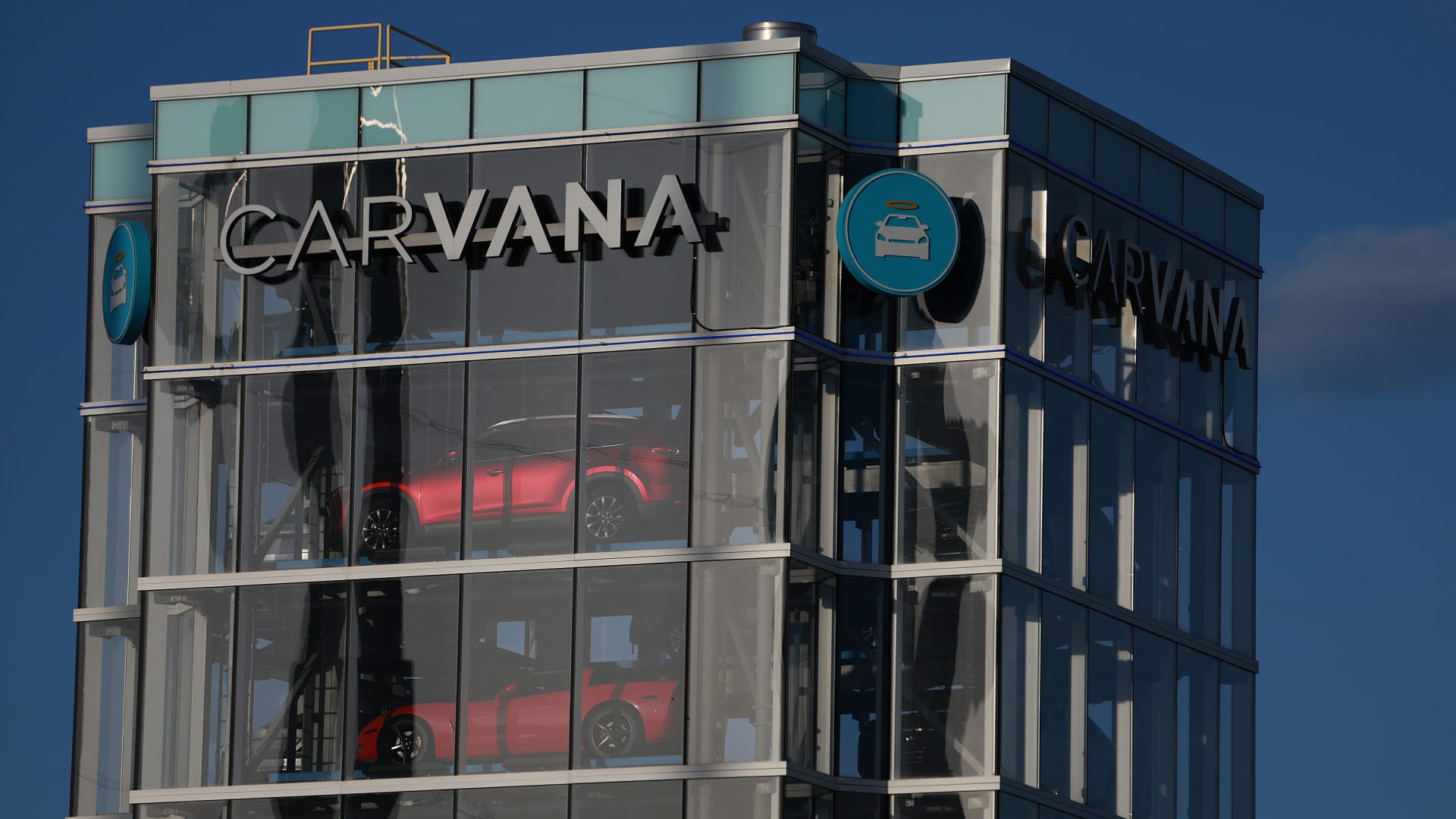 Carvana to lay off 1,500 employees following stock freefall