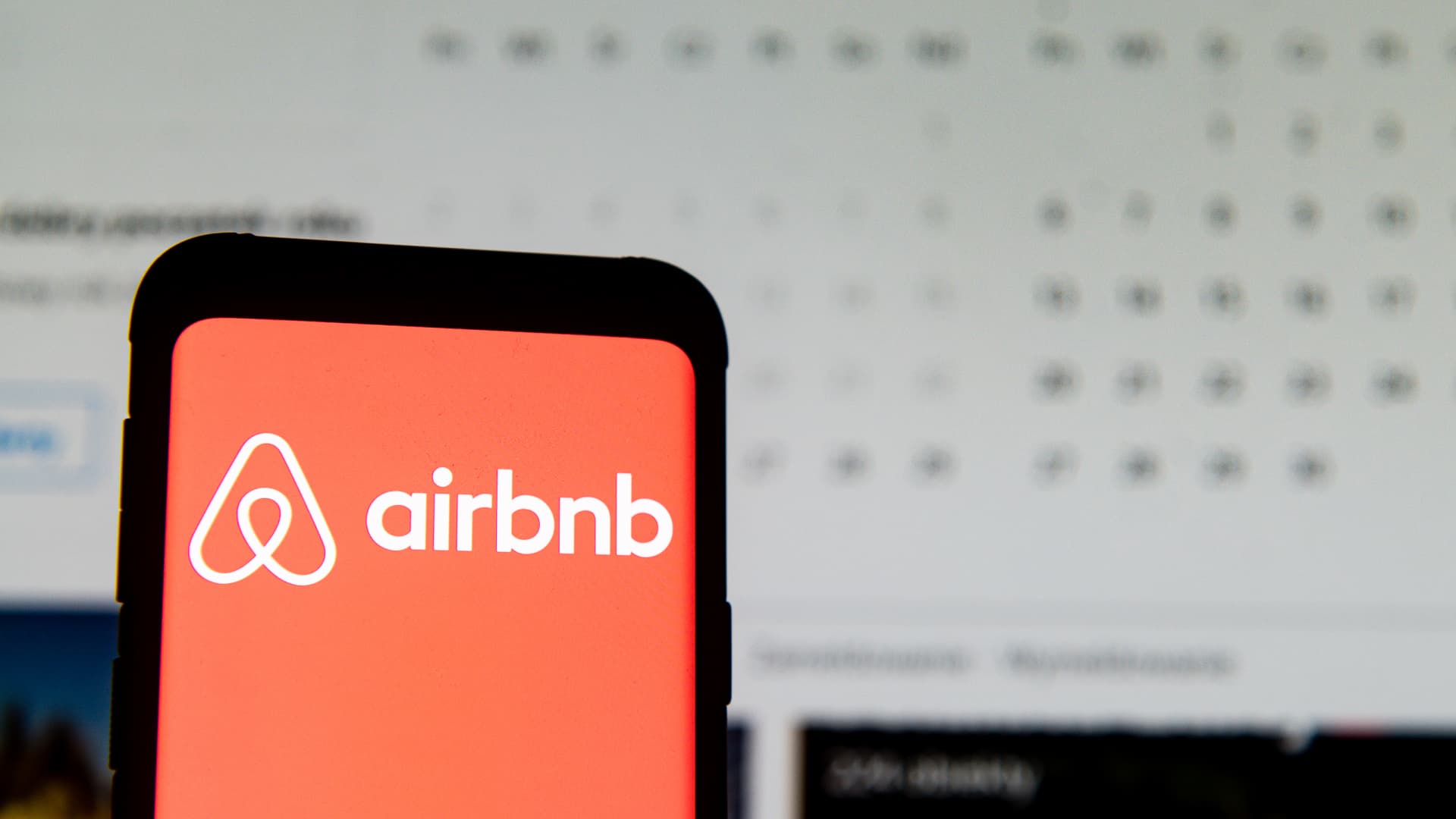 Shares of Airbnb tumble 13%  on low fourth-quarter guidance