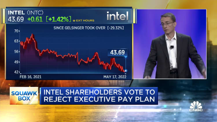 Intel shareholders vote to reject executive pay plan