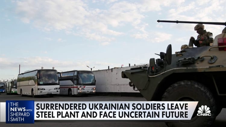 Ukrainian soldiers leave Mariupol steel plant in Russian captivity
