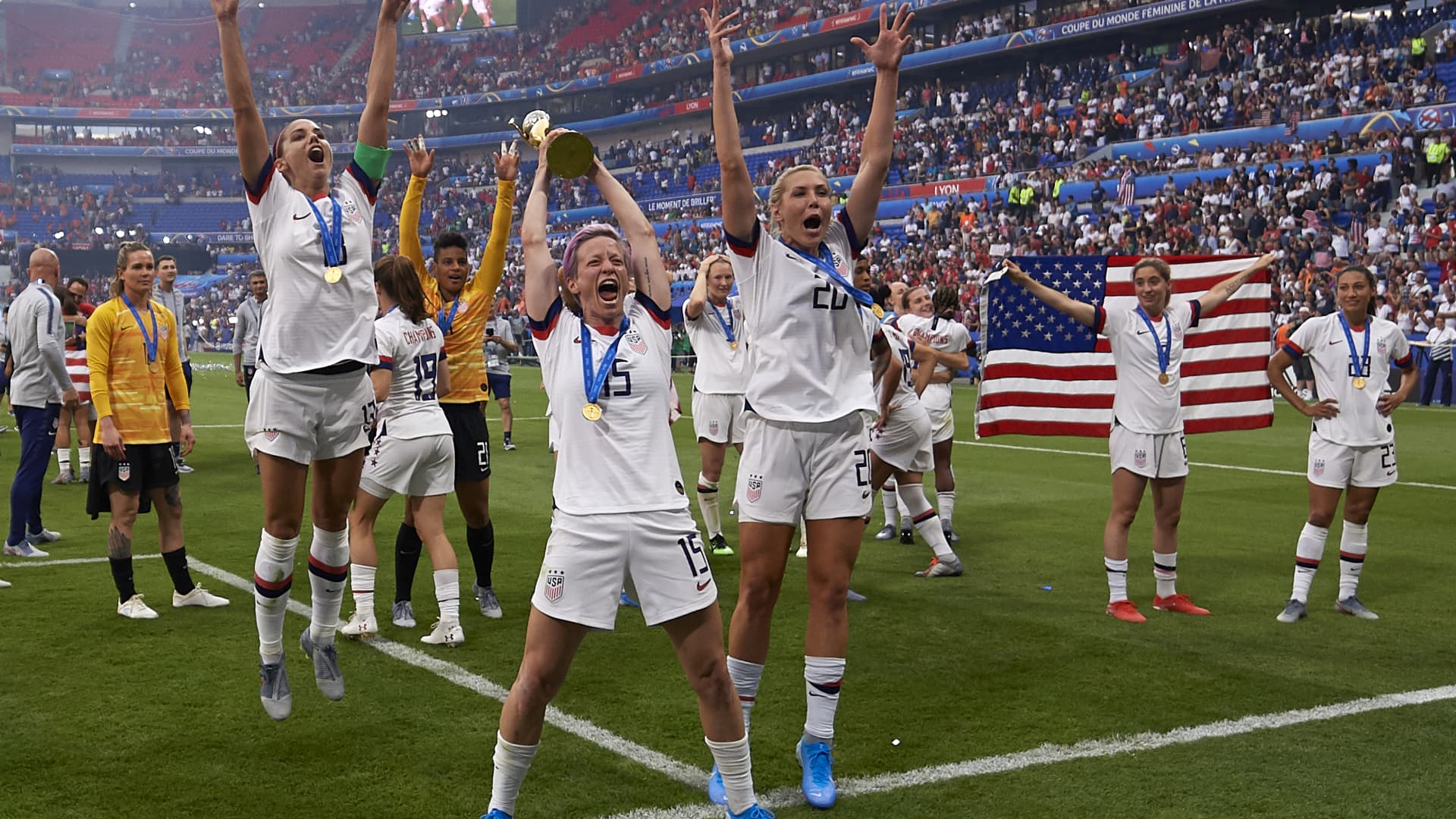 U.S. Soccer Federation and women’s team announce equal pay deal: ‘This is truly a historic moment’ – CNBC