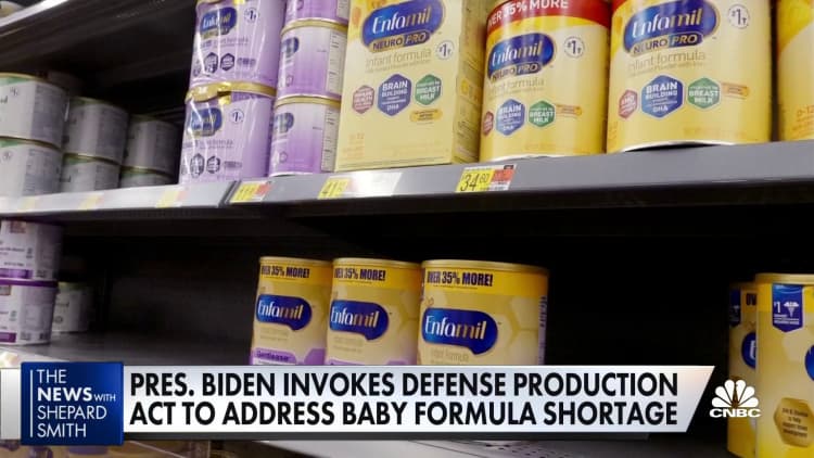 Pres. Biden invokes Defense Production Act to produce baby formula