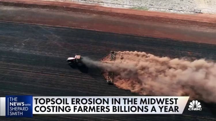 Soil erosion hits farmers in the Midwest, costs billions annually