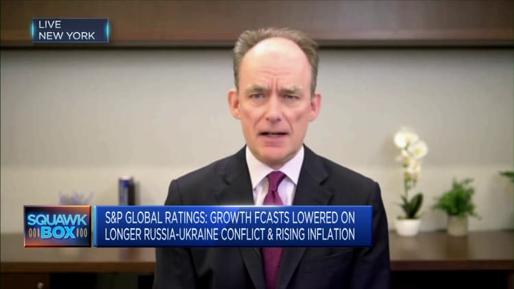 S&P Global Ratings cuts its growth forecasts for the U.S., Europe and China