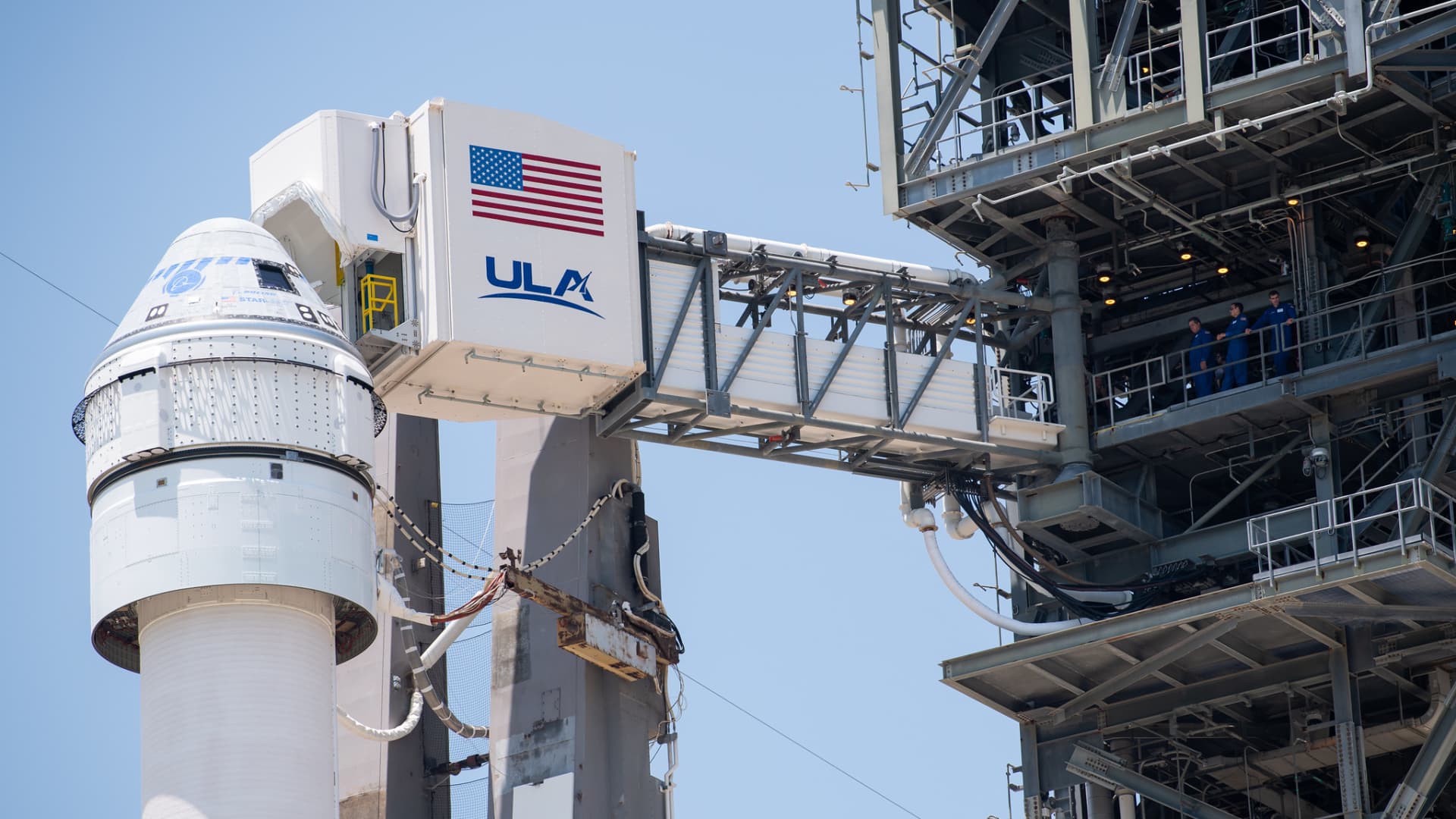 The crew access arm of Launch Complex-41 swings into position for Boeing's Starliner spacecraft ahead of the launch of the OFT-2 mission, scheduled for May 19, 2022.