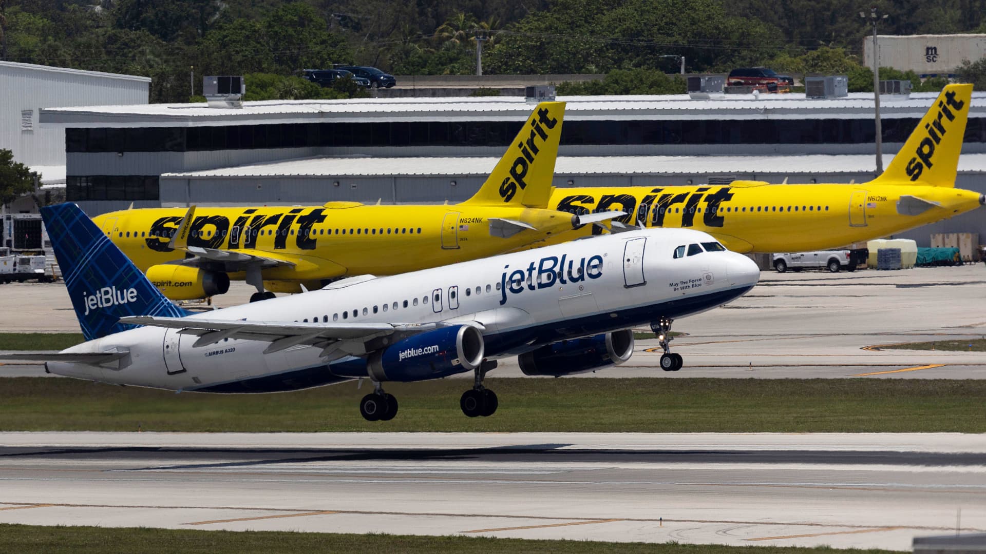 Spirit Airlines postpones shareholder meeting to continue deal talks with Frontier and JetBlue – CNBC