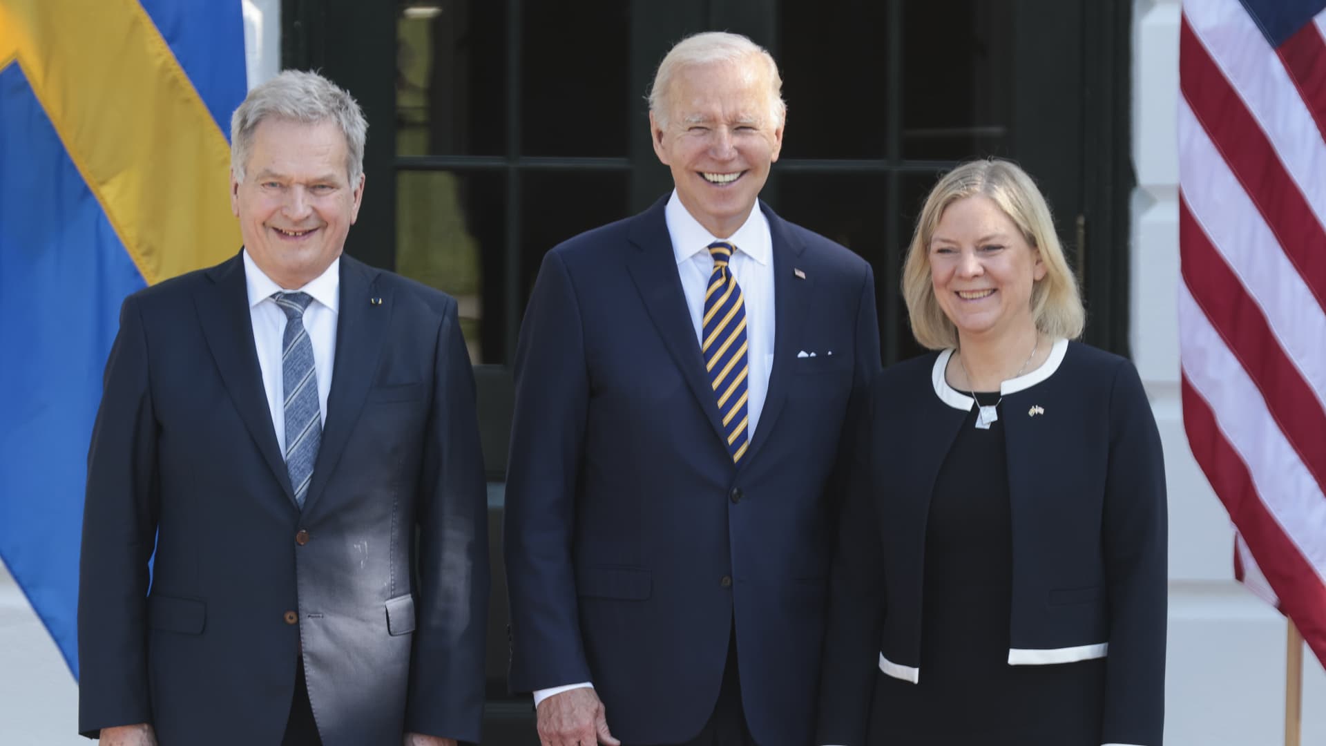 US President Joe Biden, center, welcomes Sauli Niinisto, Finland's president, left, and Magdalena Andersson, Sweden's prime minister, on the South Lawn of the White House in Washington, D.C., US, on Thursday, May 19, 2022.