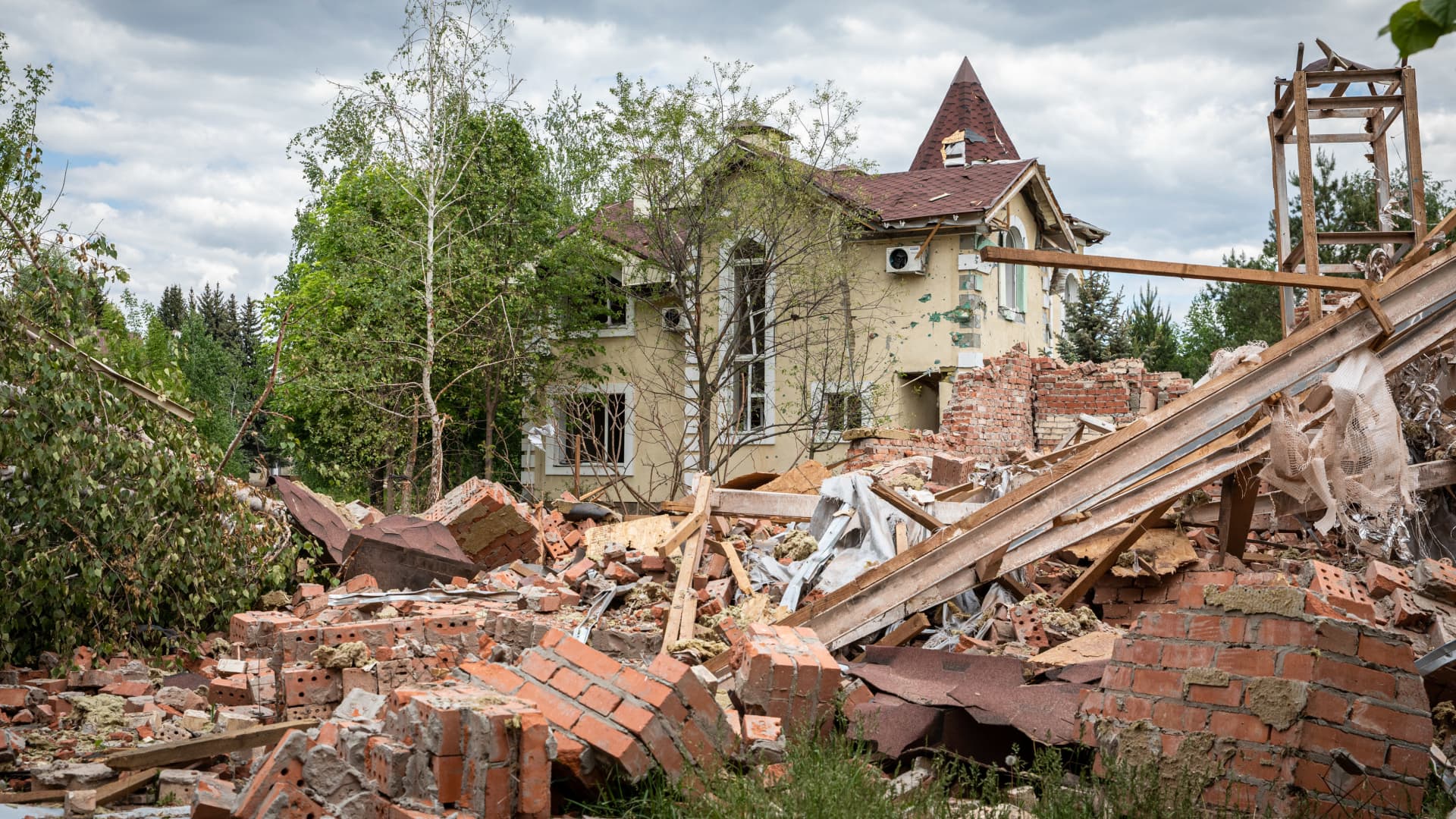 The ruins of a building destroyed by Russian shelling, on the outskirts of the separatist region of Donetsk (Donbas).