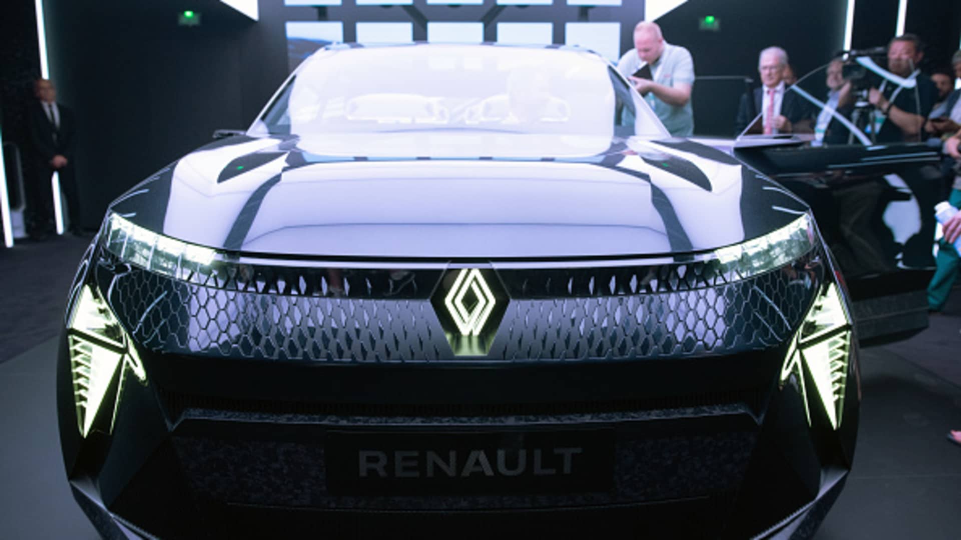 Renault reveals electric-hydrogen hybrid concept car, says it will have range of..